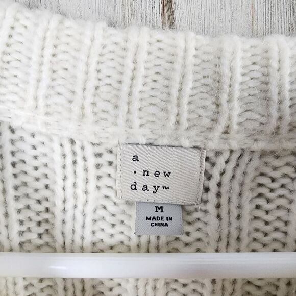 A New Day Cable Knit Sweater White Size Medium - Picture 3 of 9